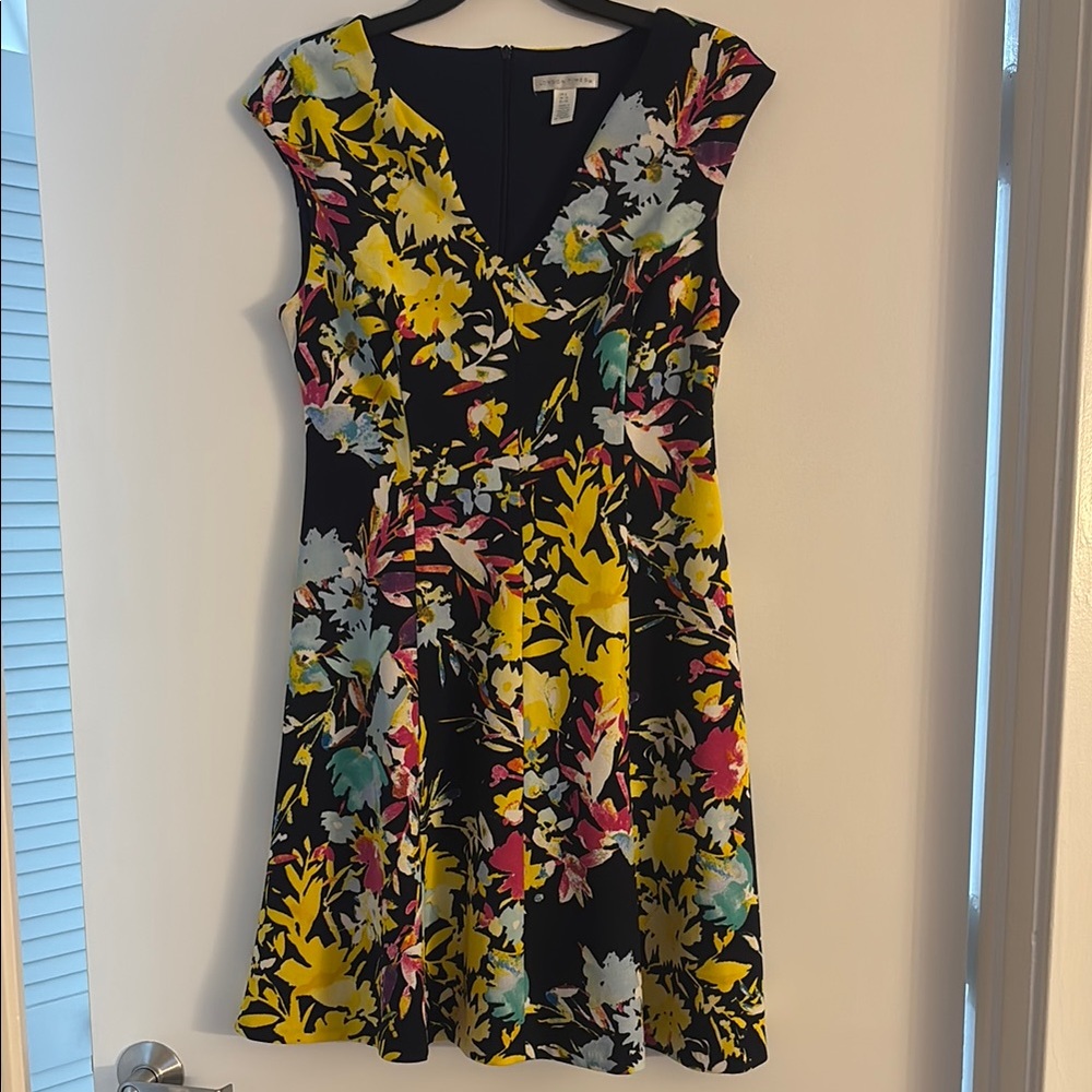 London Times Size 6 V-Neck Dress